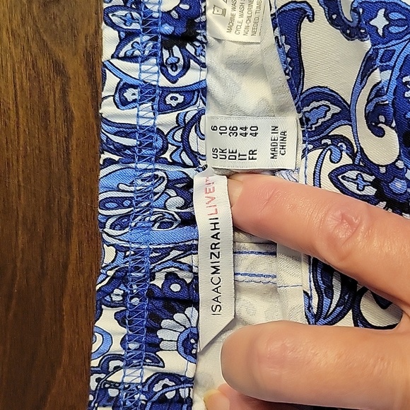 Isaac Mizrahi Live Size 6 Blue and White pants - Picture 3 of 3